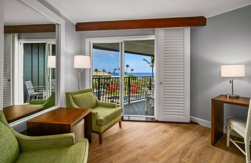 Hanamaulu Hotel | 3 Resort Rooms at Beachfront. Resort Amentities. Sleeps 11