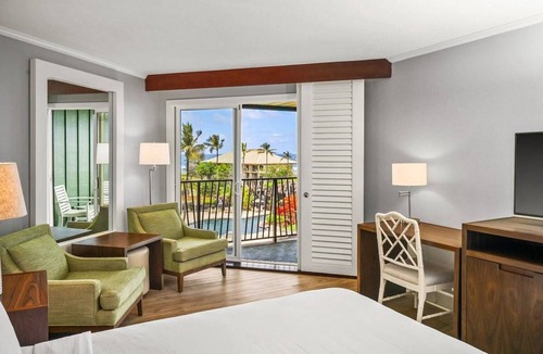Hanamaulu Hotel | 3 Resort Rooms at Beachfront. Resort Amentities. Sleeps 11
