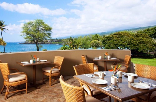 Keauhou House | 3 x Club Partial Ocean View 2 Double Beds at Outrigger Kona Resort and Spa