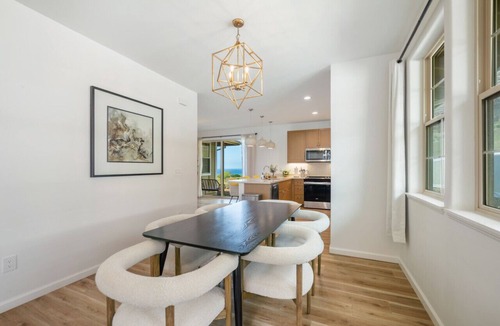 Makaha Valley House | 4 BDRM, Near beach, Free Prking, HotTub, Pool, Gym