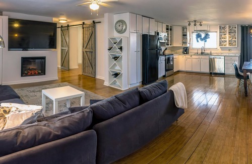 Talent Apartment | 4 units includes two cottages and two trailers with king and queen beds, kitchens, and dining areas.