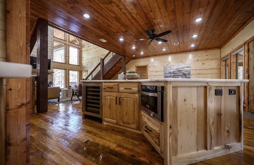 Hochatown Cabin | 5‑Bedroom Cabin Heated Pool Pickleball Sleeps 24 1 Mile to Hochatown
