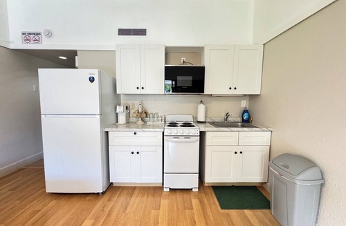 Hilo Apartment | 5 Sunshine Rental ,A quiet and comfortable studio located HIlo Heart.