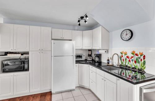 Punaluu House | 57 Beautiful Remodeled Studio
