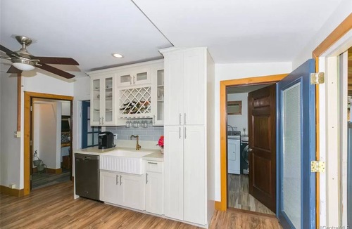 Makaha House | 581feet away from the beach on country road surrounded by greenery and mountains