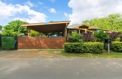 Makaha House | 581feet away from the beach on country road surrounded by greenery and mountains