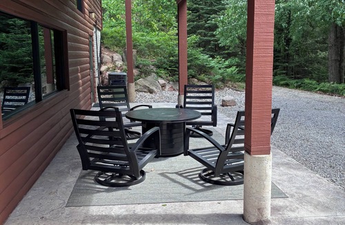 Lake Ski Chalet | 9-bedroom log chalet with peaceful private lake access