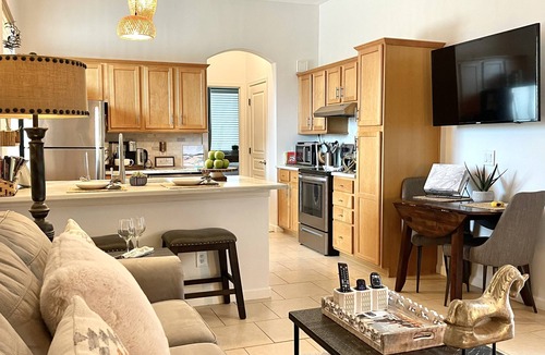 New River House | A Romantic Desert Stay with Pool and Views