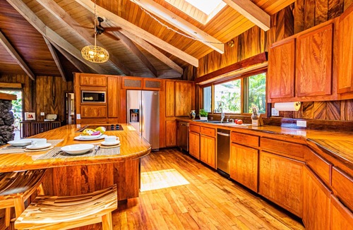 Kapoho House | 🌴 Ah-mazing Oceanfront Luxury Retreat 🌊 private pool, black sand beach, pond, AC