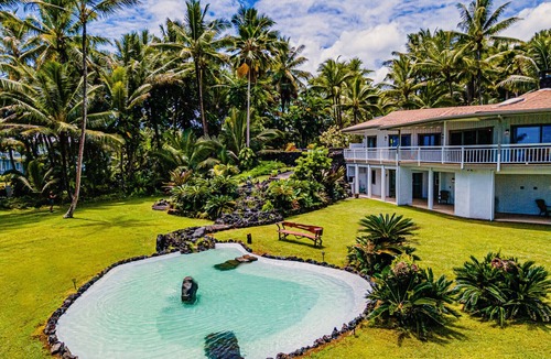 Kapoho House | 🌴 Ah-mazing Oceanfront Luxury Retreat 🌊 private pool, black sand beach, pond, AC