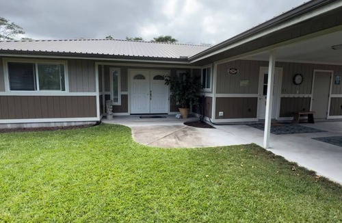 Keaau House | Air-conditioned Tropical Home, close to Hilo, Ocean/Beaches, Waterfalls, Volcano
