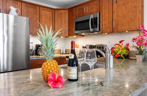 Kailua-Kona Condo | Alii Villas#127 DIRECT OCEANFRONT, GROUND FLOOR, 2 BEDROOMS, 2 BATHROOMS