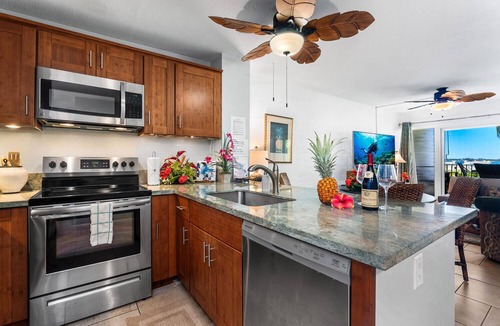 Kailua-Kona Condo | Alii Villas#127 DIRECT OCEANFRONT, GROUND FLOOR, 2 BEDROOMS, 2 BATHROOMS