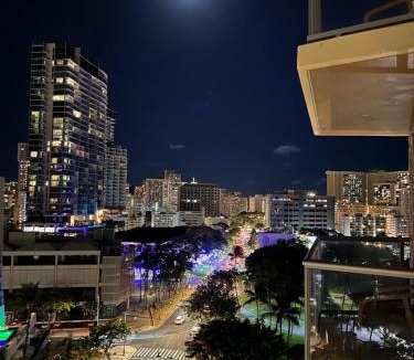 Waikiki Resort | Aloha Gem Studio - Sleek Kitchen, Luxe Amenities & Fast Wi-Fi