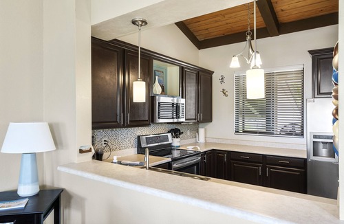 Kahaluu-Keauhou Condo | Amazing Ocean View 2BR 2Bath with Modern AC. Beautifully Upgraded. KKSR 9-305