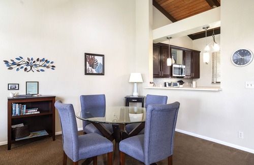 Kahaluu-Keauhou Condo | Amazing Ocean View 2BR 2Bath with Modern AC. Beautifully Upgraded. KKSR 9-305