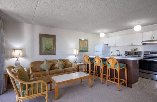 Waikiki Condo | Aston Waikiki Banyan 1BST1 | Pool & Hot Tub