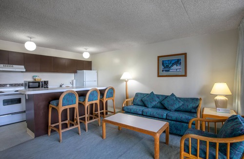 Waikiki Condo | Aston Waikiki Banyan 1BST1 | Pool & Hot Tub