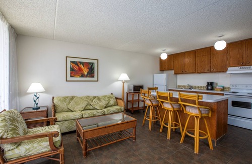 Waikiki Condo | Aston Waikiki Banyan 1BST3 | Pool & Hot Tub