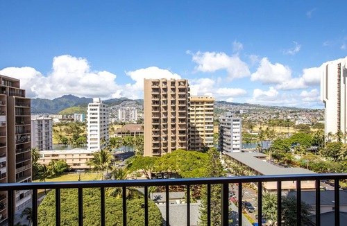 Waikiki Condo | Aston Waikiki Banyan 1BST2 | Pool & Hot Tub