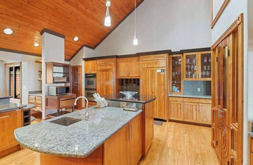 Honaunau-Napoopoo House | August Special! Gather Everyone at a Captain Cook Infinity Pool