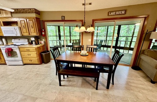 Fairfield Bay House | Aunt Pattie's Lake House