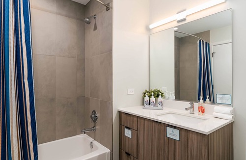 Uptown House | Barsala l Bright Studio with full kitchen