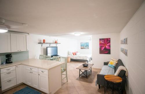 Punaluu Apartment | Beach & Country Beachfront Studio