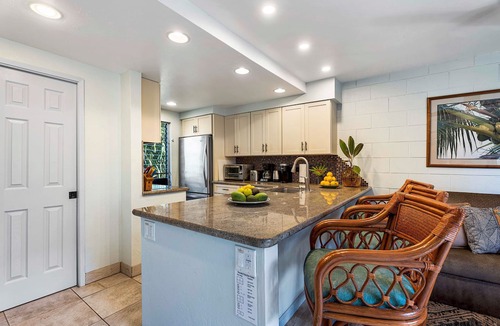 Historic Kailua Village House | Beach Haven at Malia Kai – Prime Location near downtown, Incredible Views & Pool