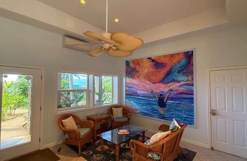 Kahana Hotel | Beachfront B&B w Free Breakfast, AC & Sunset View