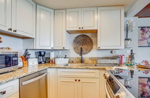 Makaha Condo | Beachfront Condo w/Amazing Views in Makaha Beach
