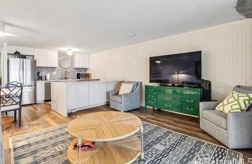 Punaluu Condo | Beachfront Condo with Pool and Beach Access