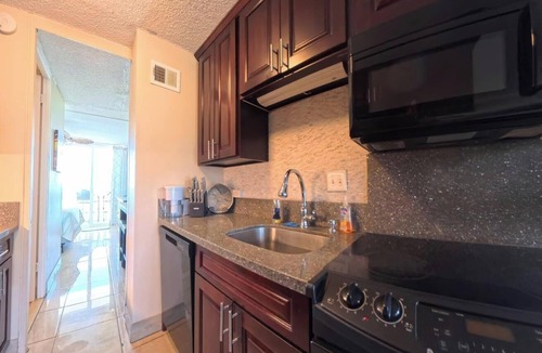 Makaha Condo | Beachfront Ocean View Condo. Ideal for 90 Day Stays Military PCS, Remote Work