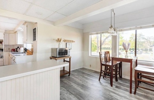 Central Point House | Beautiful Country Home located outside of Jacksonville with pool!