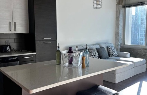 SoNo Apartment | Beautiful Cozy High Rise DwnTwn ATL