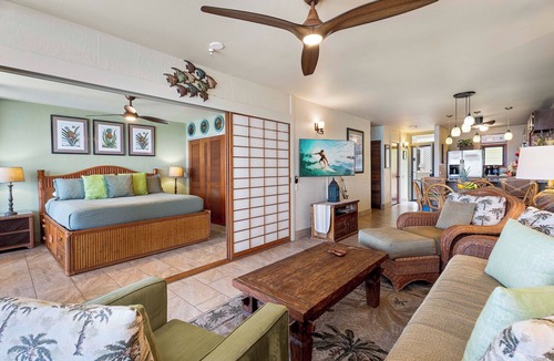 Kailua-Kona Condo | Beautiful Oceanfront Kona Bali Kai 3rd Floor Condo with A/C in Guest Room