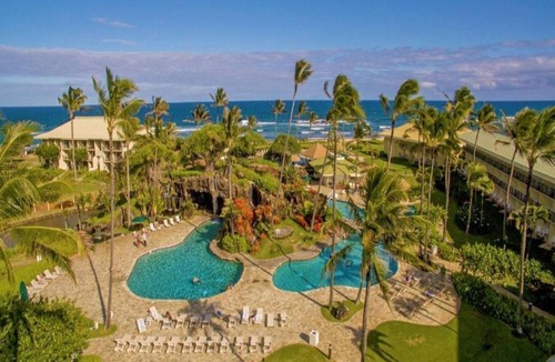 Hanamaulu Condo | Beautiful Oceanfront Resort With Walk Out room to the 4 Resort Pools and Beach