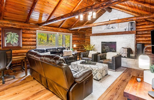 Cle Elum Cabin | Beautifully updated cabin in forest with fireplace - snowmobile from your door