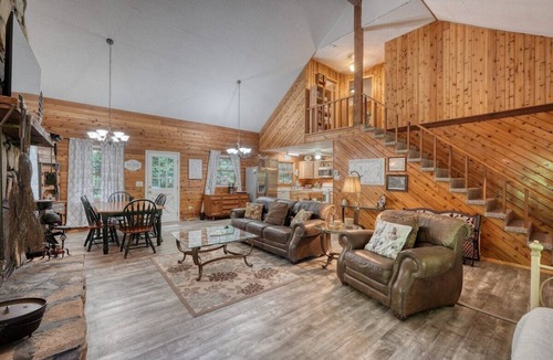 Young Harris Cabin | Berrey Patch-Creek Front-Firepit