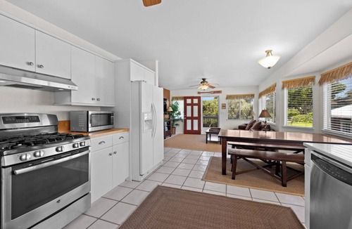Kamuela House | BEST PLACE TO STAY! Close to Town and World Class Beaches!