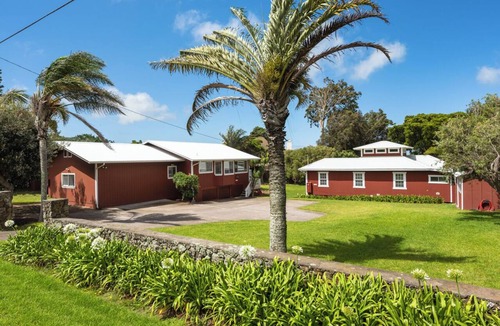 Kamuela House | BEST PLACE TO STAY! Close to Town and World Class Beaches!