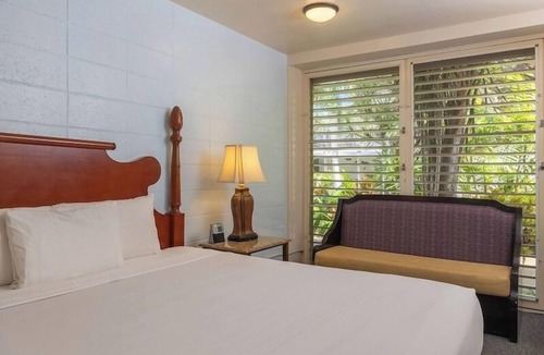 Waikiki Hotel | Bposhtels Waikiki Retreat