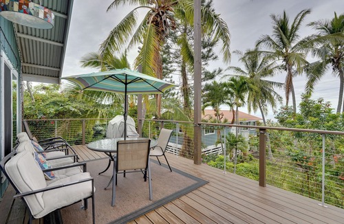 Kona Palisades Cottage | Breezy Kailua-kona Bungalow w/Lanai & Ocean View!