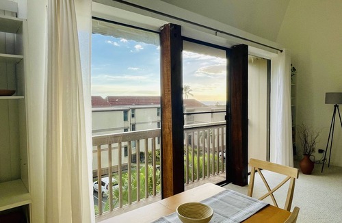 Makaha Valley House | Bright Airy Condo in Makaha - 5 mins from the beach!