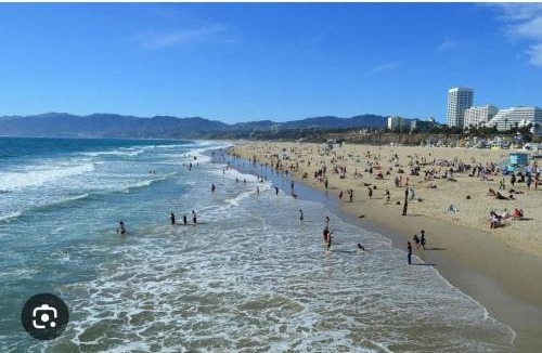 Downtown Apartment | Bright Coastal Apartment Next to Santa Monica Pier