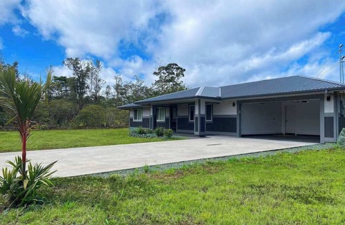 Ainaloa House | Bring the Dog to a Roomy Pahoa Home with Big Yard