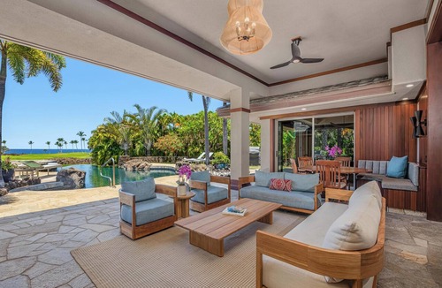 The Cape House | Cape 3 - 1-Minute Walk to Private Beach and Restaurant