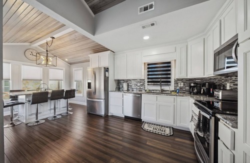 Sunrise Beach House | Captain Ron's House - Heated Pool - Hot tub - Games - Party Dock - Sleeps 22+