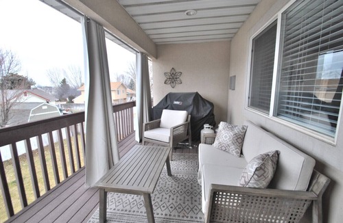 Logan House | Casa Cliffside: Animal Friendly, Mountain Getaway w/Private Balcony