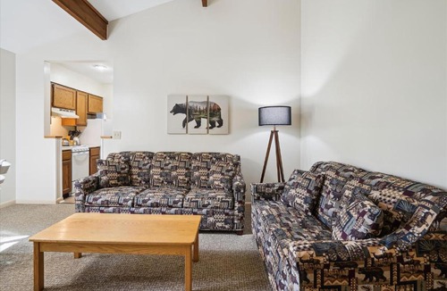West Bridgewater Apartment | Cedarbrook Queen Suite 103